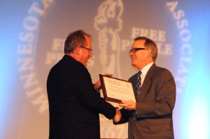 Doug Hanneman accepts a 2013 Friend of Minnesota Newspapers Award